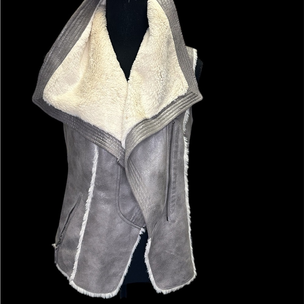 Guess faux fur lining vest - Picture 12 of 13